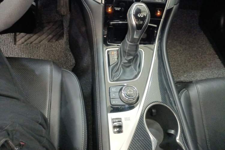 Used Infiniti Q60 2017 2.0T Luxury Edition Gear Lever