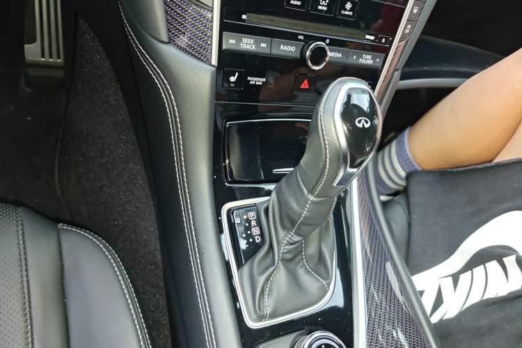 Used Infiniti Q60 2017 S 2.0T Luxury Sport Edition Gear Lever