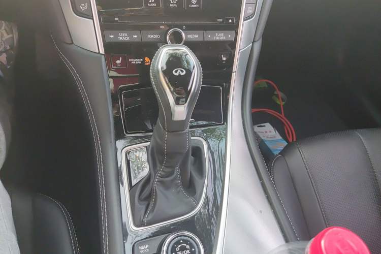 Used Infiniti Q60 2017 2.0T Luxury Edition Gear Lever