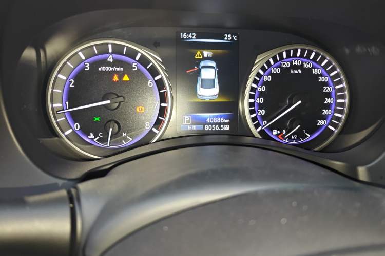 Used Infiniti Q60 2017 S 2.0T Luxury Sport Edition Odometer Close Up