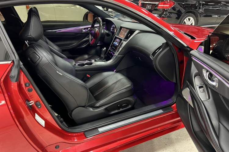 Used Infiniti Q60 2017 2.0T Luxury Edition Right Front Seat