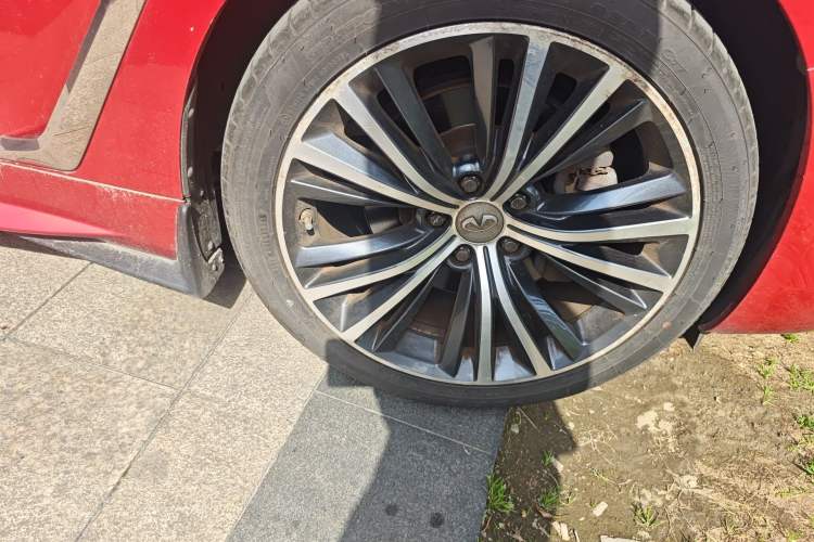 Used Infiniti Q60 2017 2.0T Luxury Edition Right Front Wheel Hub