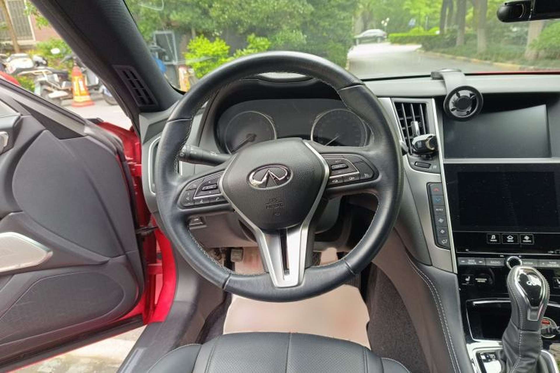 Used Infiniti Q60 2017 2.0T Luxury Edition Steering Wheel