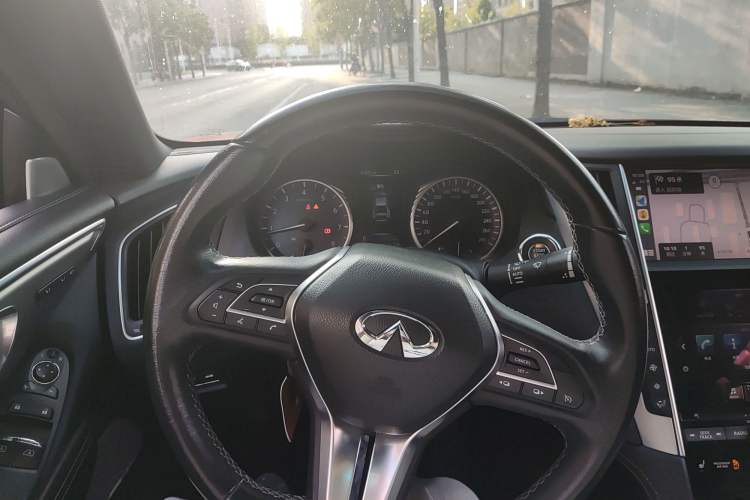 Used Infiniti Q60 2017 2.0T Luxury Edition Steering Wheel