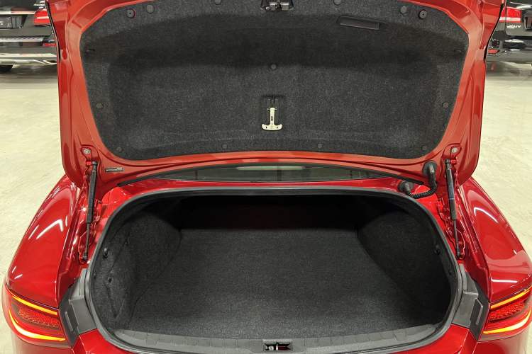 Used Infiniti Q60 2017 2.0T Luxury Edition Trunk