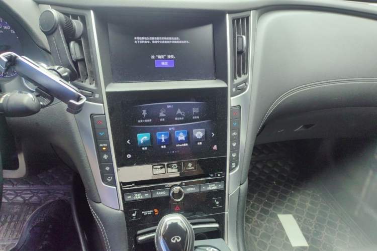 Used Infiniti Q60 2017 2.0T Luxury Edition Audio And AC Panel
