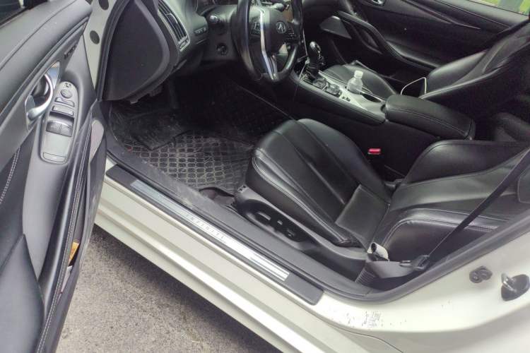 Used Infiniti Q60 2017 2.0T Luxury Edition Driver Seat