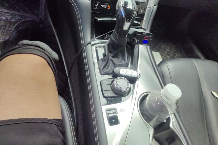 Used Infiniti Q60 2017 2.0T Luxury Edition Gear Lever