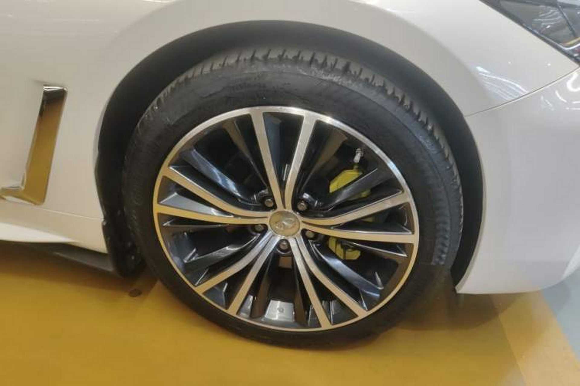 Used Infiniti Q60 2017 2.0T Luxury Edition Right Front Wheel Hub