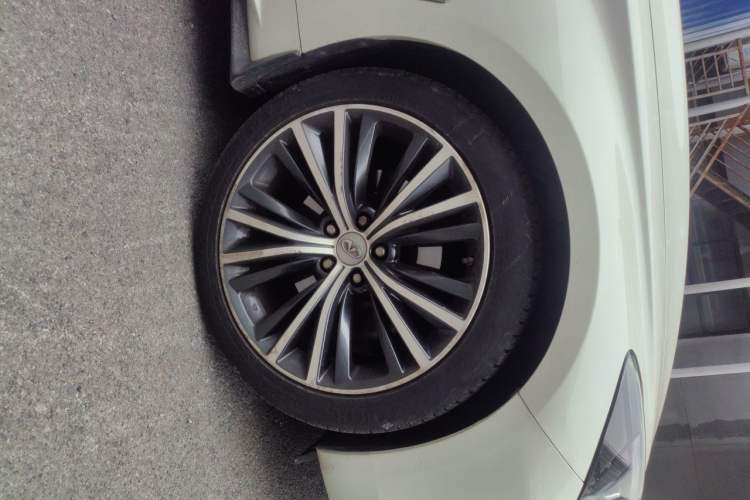 Used Infiniti Q60 2017 2.0T Luxury Edition Right Front Wheel Hub