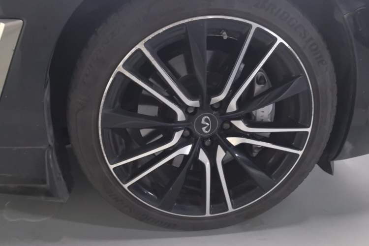 Used Infiniti Q60 2019 S 2.0T Luxury Sport Edition Right Front Wheel Hub