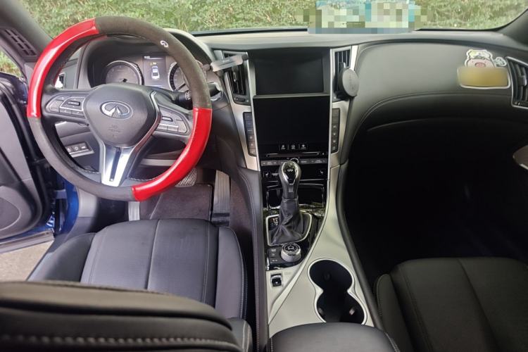 Used Infiniti Q60 2019 2.0T Luxury Edition Center Console