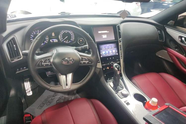 Used Infiniti Q60 2019 S 2.0T Luxury Sport Edition Center Console
