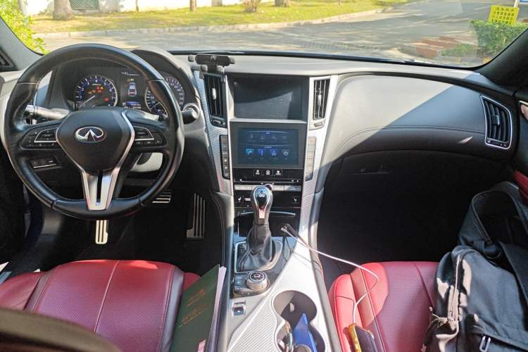 Used Infiniti Q60 2019 S 2.0T Luxury Sport Edition Center Console