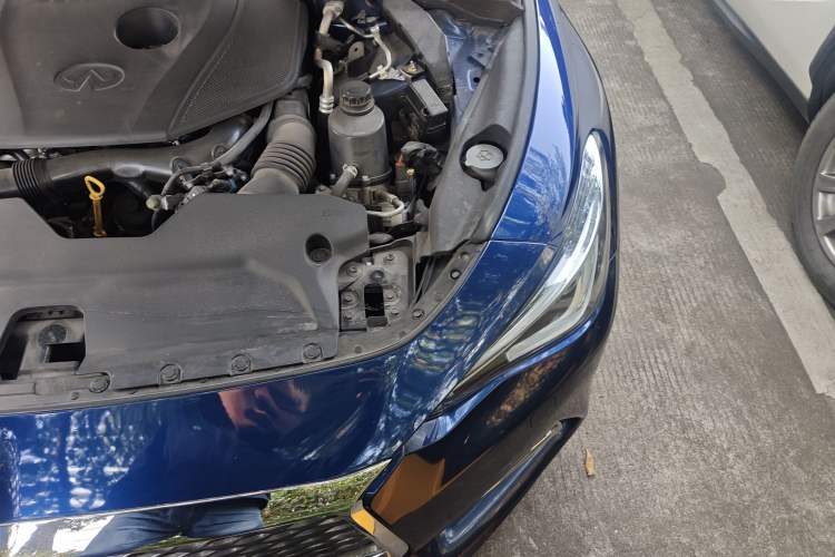 Used Infiniti Q60 2019 2.0T Luxury Edition Engine Bay Left
