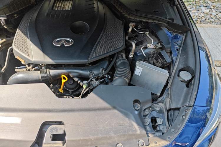 Used Infiniti Q60 2019 S 2.0T Luxury Sport Edition Engine Bay Left