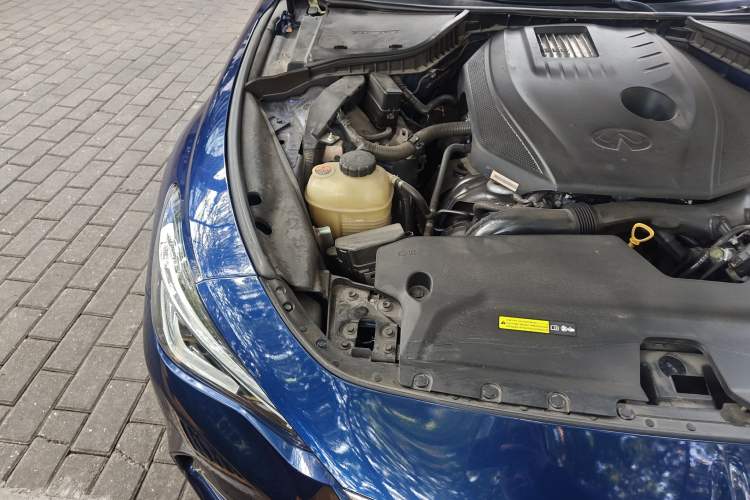 Used Infiniti Q60 2019 2.0T Luxury Edition Engine Bay Right