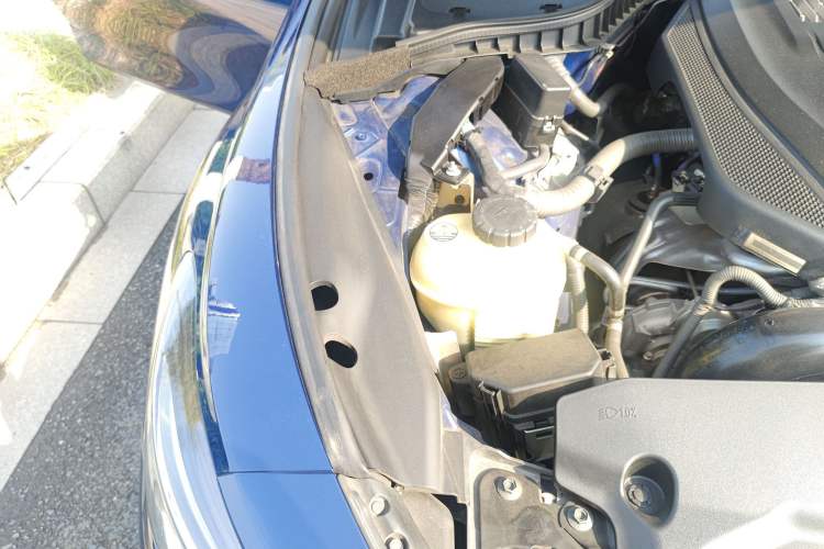 Used Infiniti Q60 2019 2.0T Luxury Edition Engine Bay Right