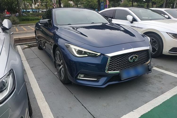 Used Infiniti Q60 2019 2.0T Luxury Edition Front Right 45 Deg