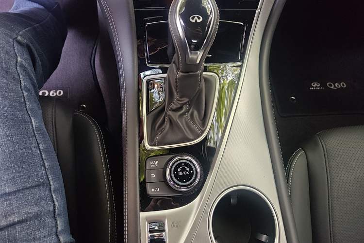 Used Infiniti Q60 2019 2.0T Luxury Edition Gear Lever