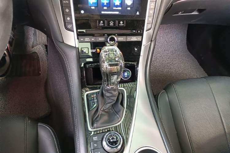 Used Infiniti Q60 2019 2.0T Luxury Edition Gear Lever