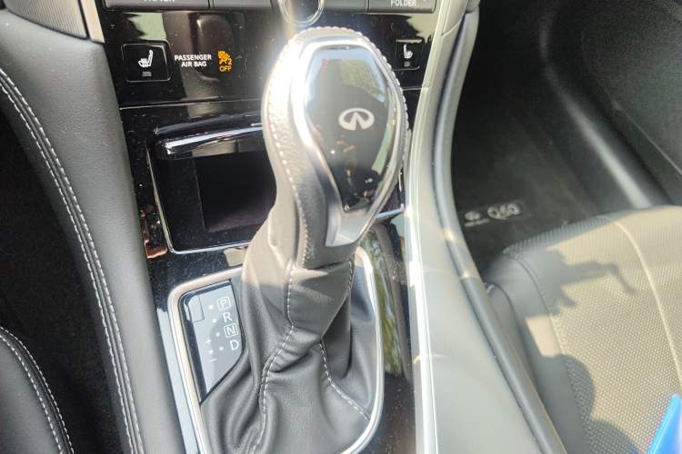 Used Infiniti Q60 2019 2.0T Luxury Edition Gear Lever