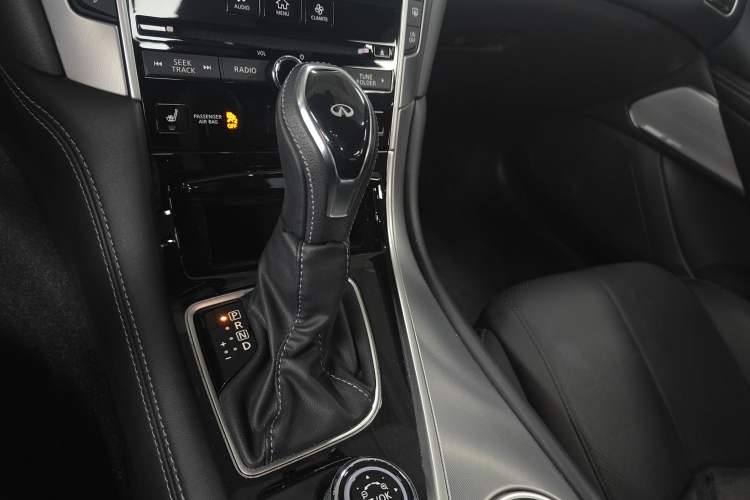 Used Infiniti Q60 2019 2.0T Luxury Edition Gear Lever