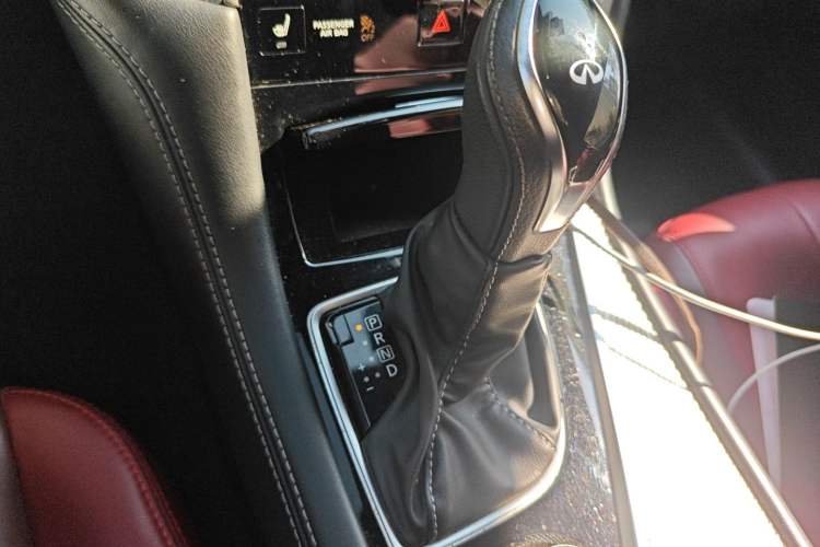Used Infiniti Q60 2019 S 2.0T Luxury Sport Edition Gear Lever