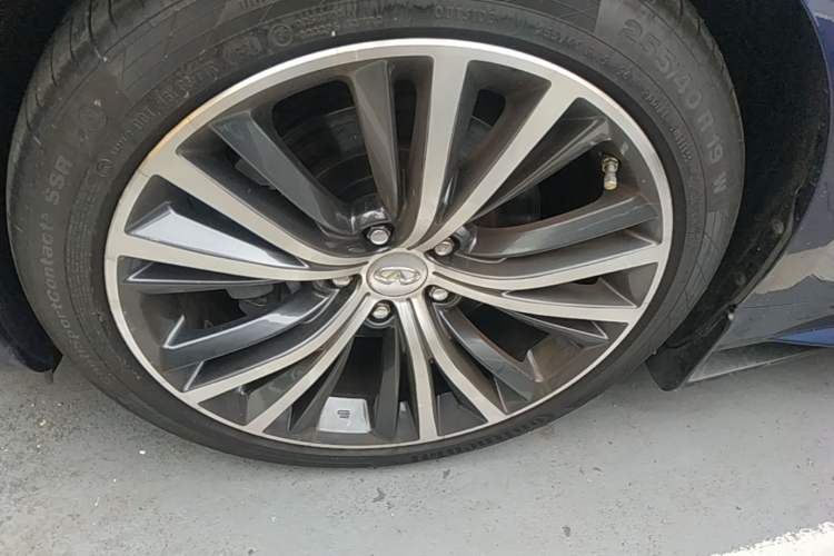 Used Infiniti Q60 2019 2.0T Luxury Edition Left Front Wheel Hub