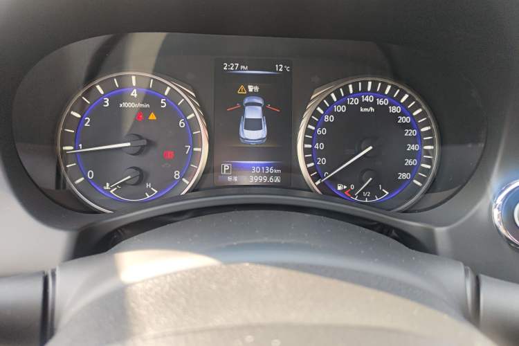 Used Infiniti Q60 2019 2.0T Luxury Edition Odometer Close Up