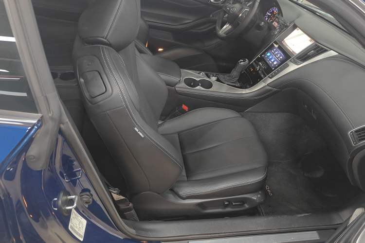 Used Infiniti Q60 2019 2.0T Luxury Edition Right Front Seat