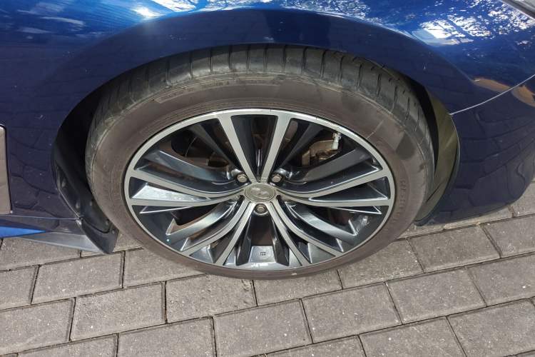 Used Infiniti Q60 2019 2.0T Luxury Edition Right Front Wheel Hub
