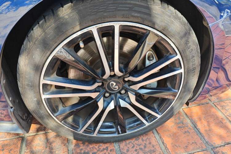 Used Infiniti Q60 2019 S 2.0T Luxury Sport Edition Right Front Wheel Hub