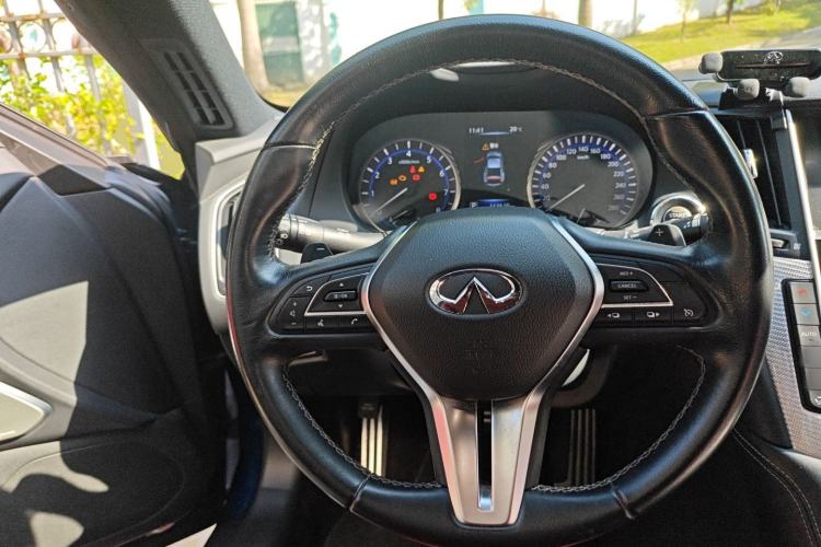 Used Infiniti Q60 2019 S 2.0T Luxury Sport Edition Steering Wheel