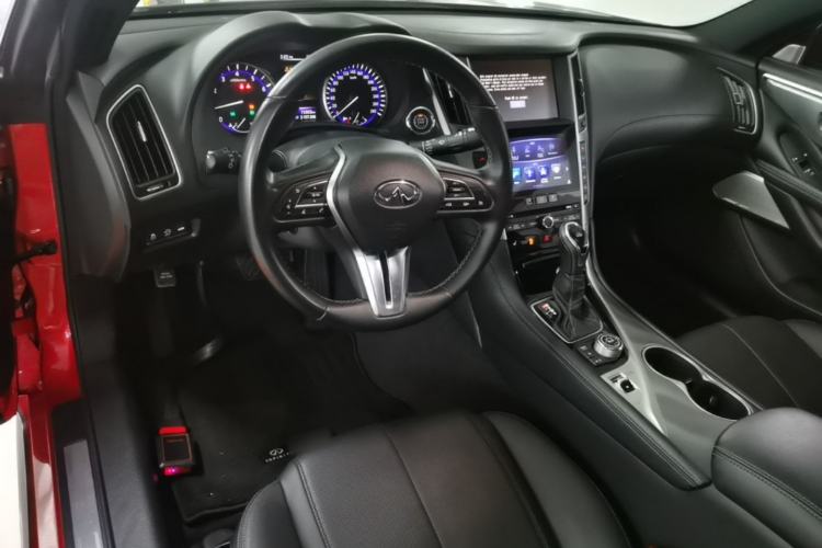 Used Infiniti Q60 2019 2.0T Luxury Edition Center Console