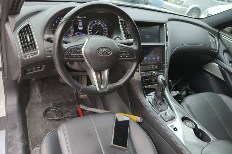 Used Infiniti Q60 2019 2.0T Luxury Edition Center Console