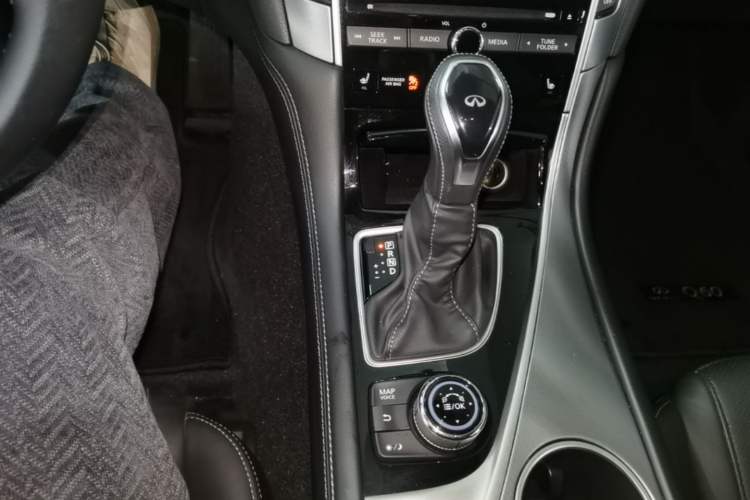 Used Infiniti Q60 2019 2.0T Luxury Edition Gear Lever