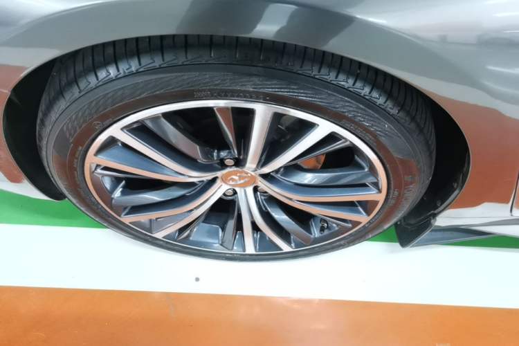 Used Infiniti Q60 2019 2.0T Luxury Edition Left Front Wheel Hub