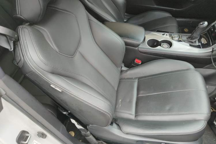 Used Infiniti Q60 2019 2.0T Luxury Edition Right Front Seat
