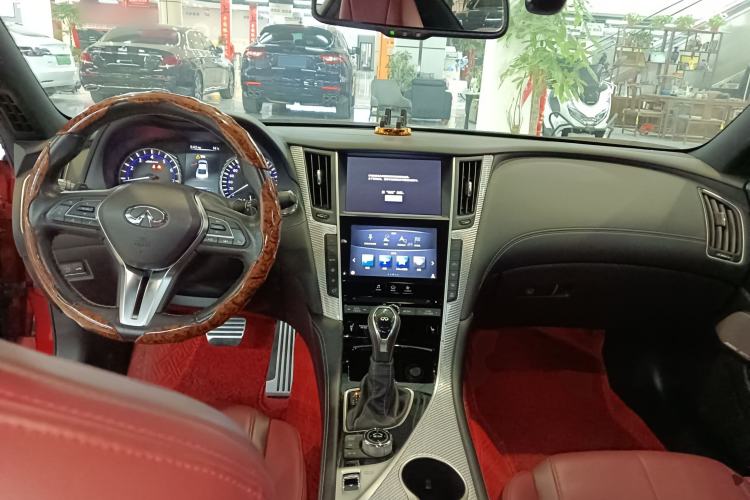 Used Infiniti Q60 2019 S 2.0T Luxury Sport Edition Center Console