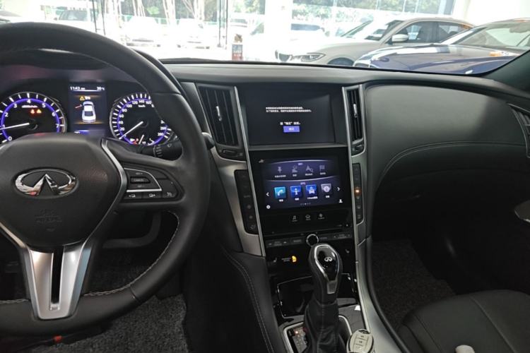Used Infiniti Q60 2019 2.0T Luxury Edition Center Console