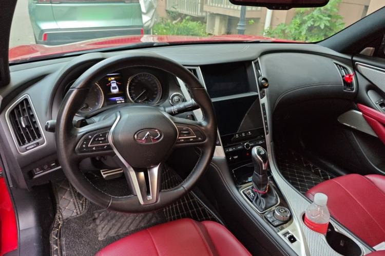 Used Infiniti Q60 2019 S 2.0T Luxury Sport Edition Center Console