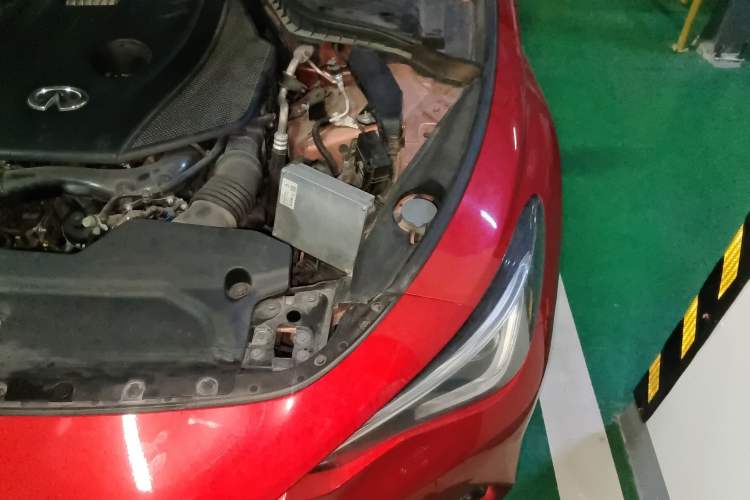Used Infiniti Q60 2019 S 2.0T Luxury Sport Edition Engine Bay Left