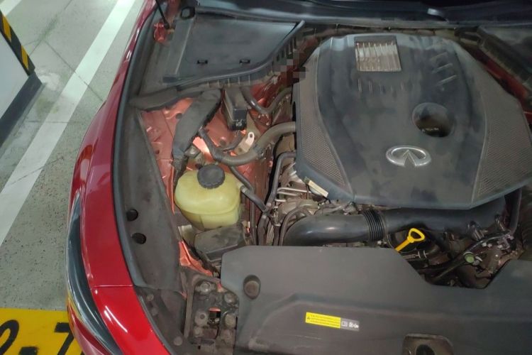 Used Infiniti Q60 2019 2.0T Luxury Edition Engine Bay Right