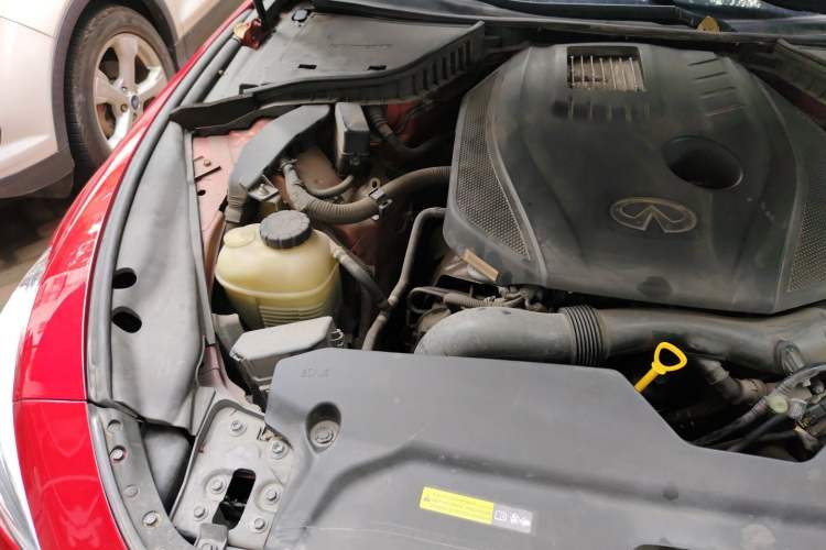 Used Infiniti Q60 2019 2.0T Luxury Edition Engine Bay Right