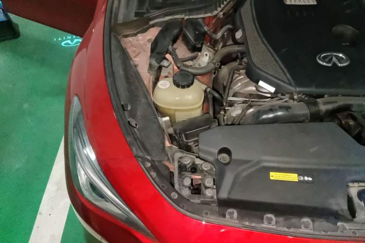 Used Infiniti Q60 2019 S 2.0T Luxury Sport Edition Engine Bay Right