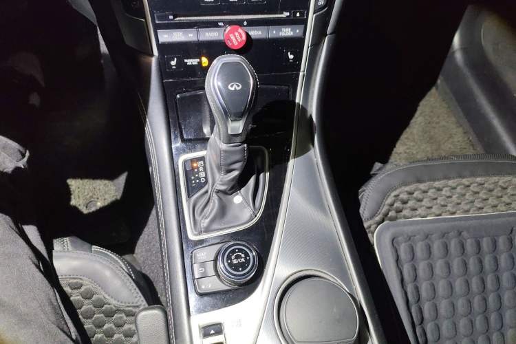 Used Infiniti Q60 2019 2.0T Luxury Edition Gear Lever