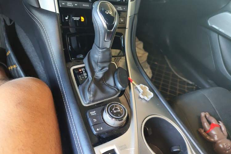 Used Infiniti Q60 2019 2.0T Luxury Edition Gear Lever