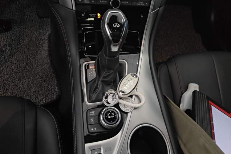 Used Infiniti Q60 2019 2.0T Luxury Edition Gear Lever