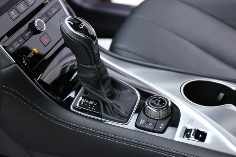 Used Infiniti Q60 2019 2.0T Luxury Edition Gear Lever